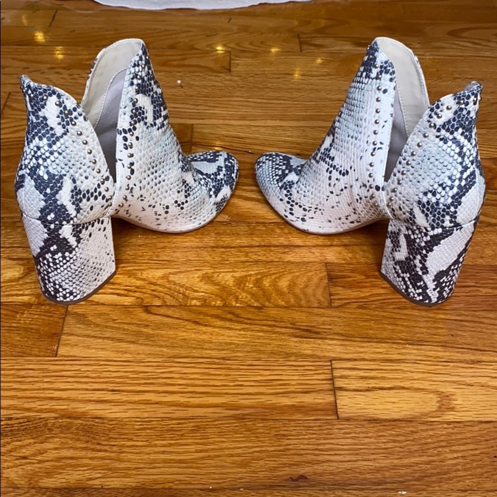 Steve Madden Snakeskin Rockstar Bootie 10 - Picture 6 of 9